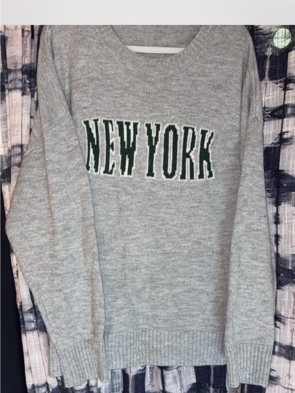 Le Lis New York Gray Crewneck Sweater